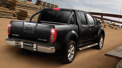 Navara STX-550 Dual Cab 4x4 in Midnight Black.jpg